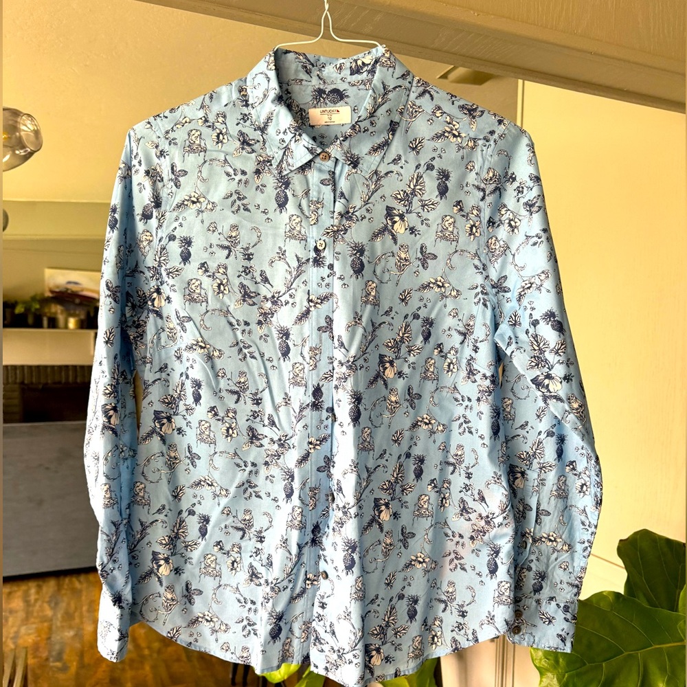 Untuckit women’s top
